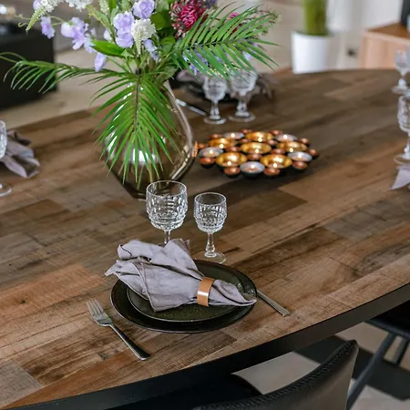 Huswell - With View & Common Indoor Pool *