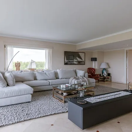 Huswell - With View & Common Indoor Pool