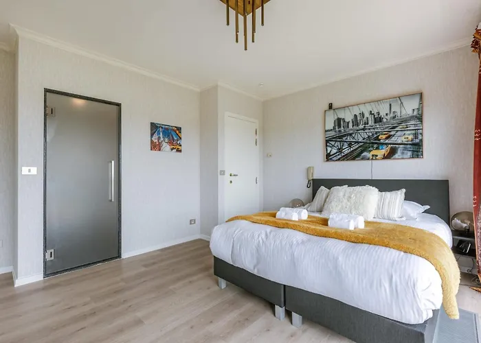 Apartment Casiola - With View & Common Indoor Pool Knokke-Heist